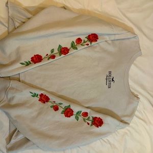Hollister cropped Rose sleeve sweatshirt. Size XL.